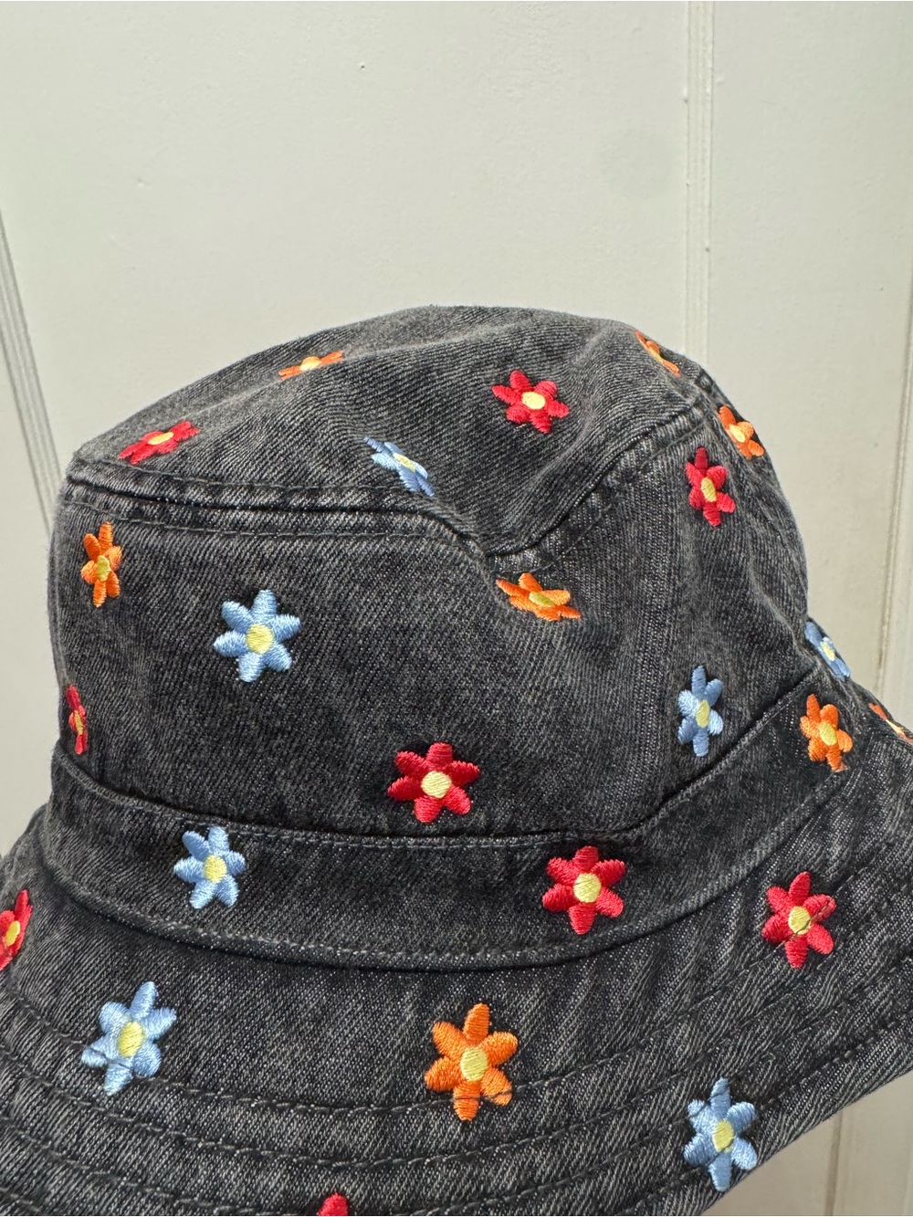 American Eagle Outfitters Gray Denim Bucket Hat with Small Floral Embroidery - Picture 4 of 5